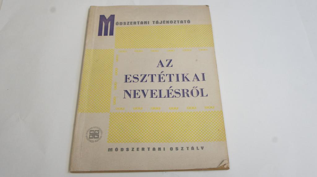 Az esztétikai nevelésről ; Kiadja: M Néphadsereg Központi Klub Módszertani Oszt. 1965