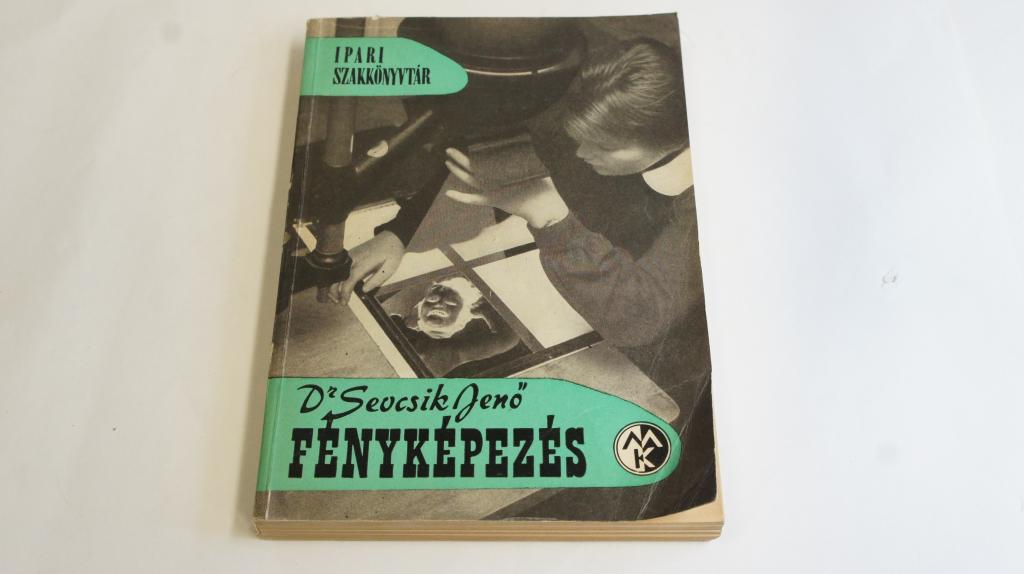 Dr. Sevcsik Jenő: Fényképezés (eszközök és eljárások) ; Műszaki könyvkiadó 1959.