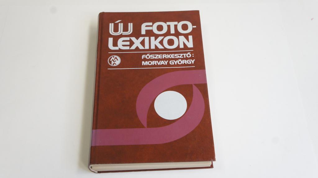 Új Fotólexikon ; Szerk.: Morvay György ; Műszaki Könyvkiadó  1984.