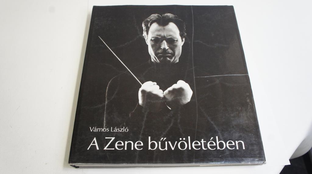 Vámos László (1912-1983) fotóművész: A Zene bűvöletében ; Képzőművészeti Kiadó 1982.